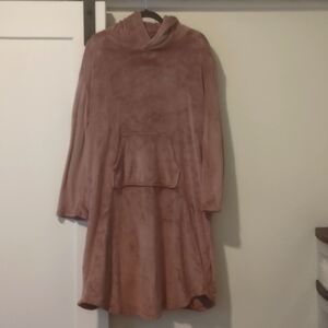 Soft Pink Snuggie, fitted